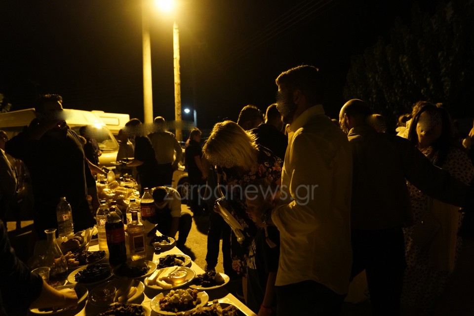 Γάμος στην Κρήτη: Πώς μοιράστηκαν οι 1.800 καλεσμένοι [εικόνες] gamos koronoios 5