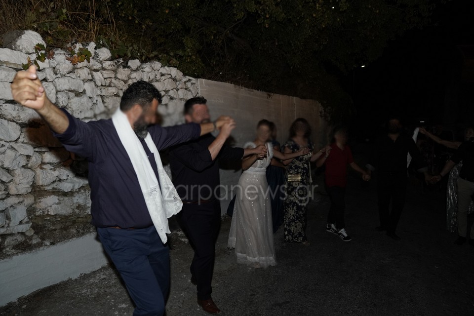 Γάμος στην Κρήτη: Πώς μοιράστηκαν οι 1.800 καλεσμένοι [εικόνες] gamos koronoios 6