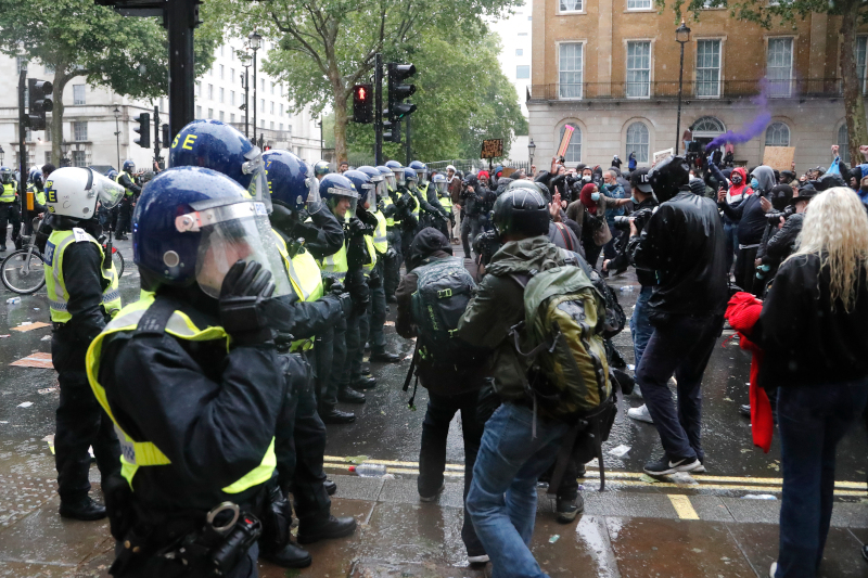 Διαδηλωτές συγκρούστηκαν με αστυνομικούς στο Λονδίνο
