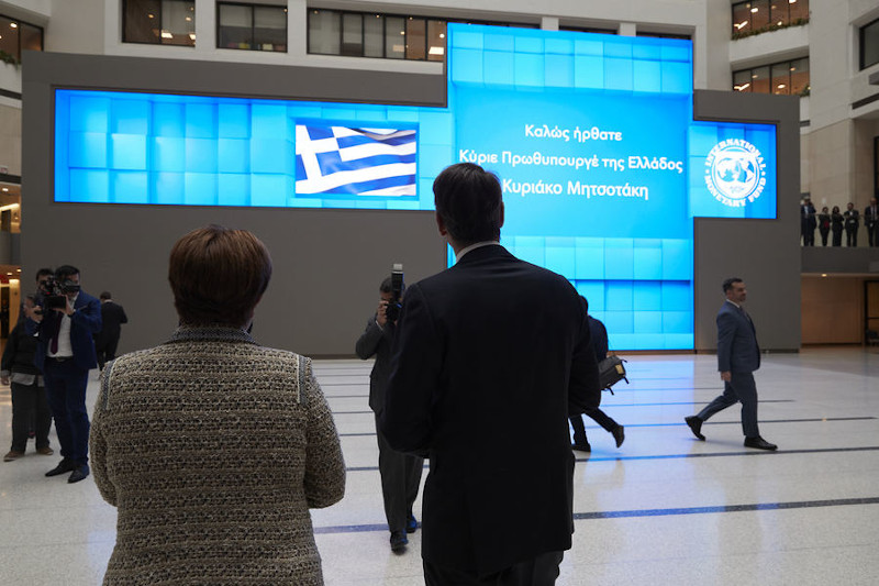 Τον πρωθυπουργό Κυριάκο Μητσοτάκη περίμενε η κα. Γκεοργκίεβα και ένα μήνυμα για το καλώς ήρθατε στα ελληνικά