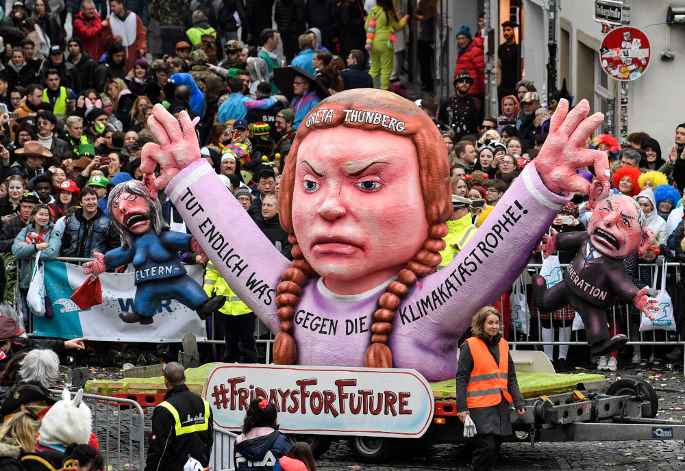 Το πρόσωπό της έγινε σύμβολο σε ολόκληρο τον κόσμο, ακόμη και άρμα στο καρναβάλι της Γερμανίας / Φωτογραφία: AP Photos