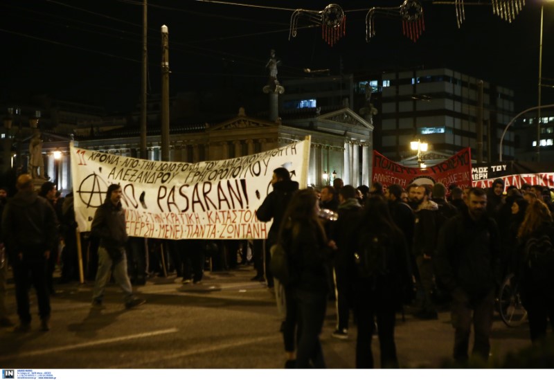 Σε εξέλιξη η πορεία της την 11η επέτειο δολοφονίας του Αλ. Γρηγορόπουλου στην Αθήνα 