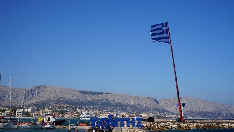 150 τ.μ. σημαία κυματίζει στο λιμάνι