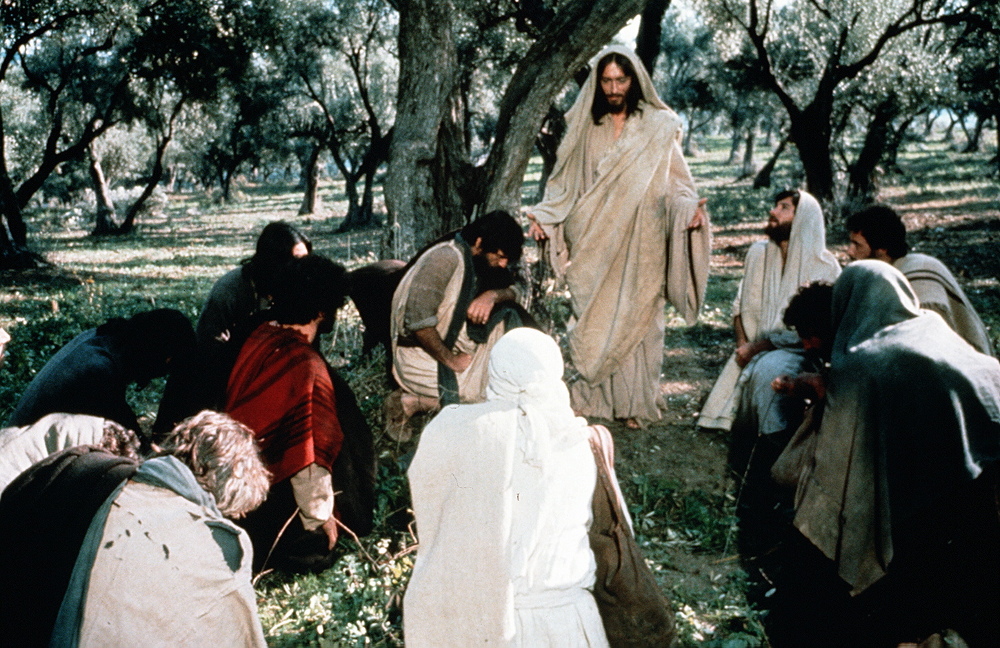 Ο Ιησούς και  η μαθητές του στον ελαιώνα, από τη σειρά «Ο Ιησούς από τη Ναζαρέτ»