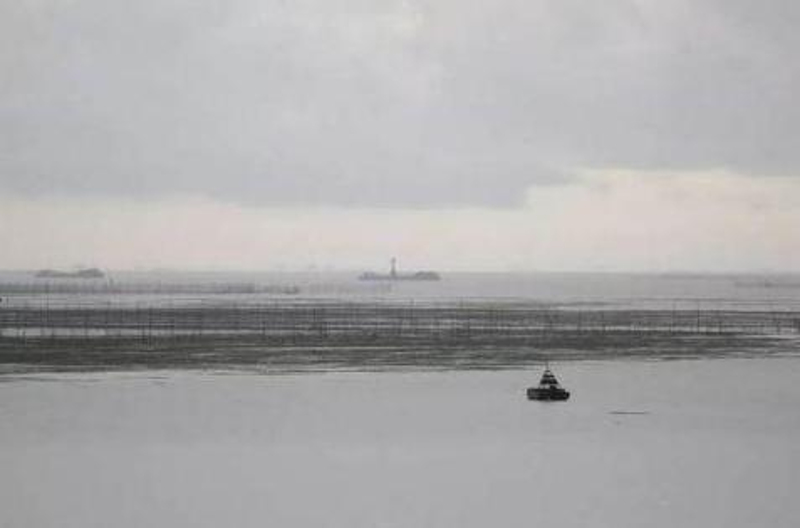 Η «πόλη φάντασμα» εμφανίστηκε στο νοτιοδυτικό τμήμα της τέταρτης μεγαλύτερης λίμνης της Κίνας .