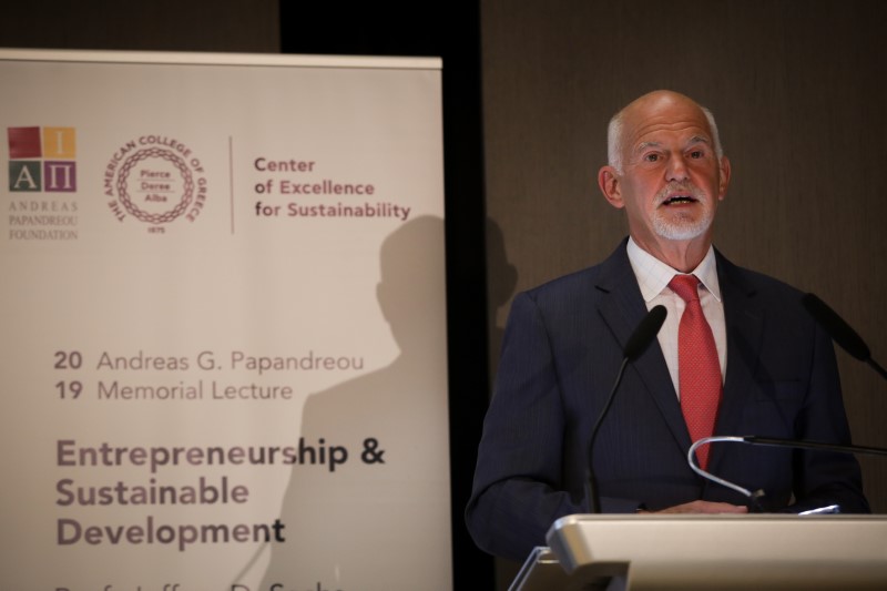 Ο Γιώργος Παπανδρέου στο βήμα της εκδήλωσης Σ