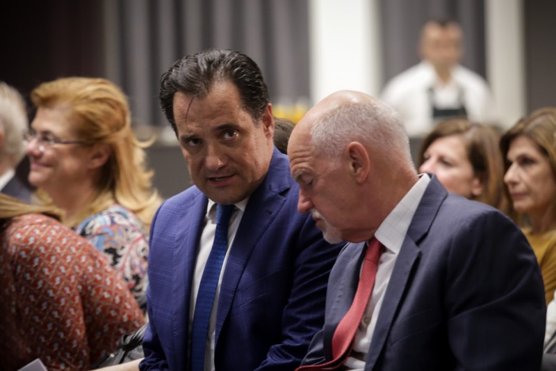Ο Γιώργος Παπανδρέου, συζητά με τον Αδωνι Γεωργιάδη