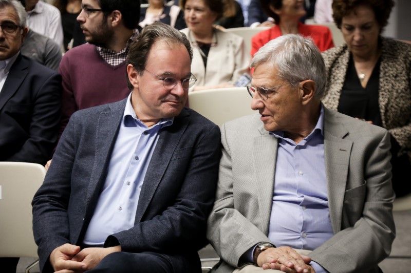 Ο Γιώργος Παπακωνσταντίνου συζητά με τον Τάσο Γιαννίτση