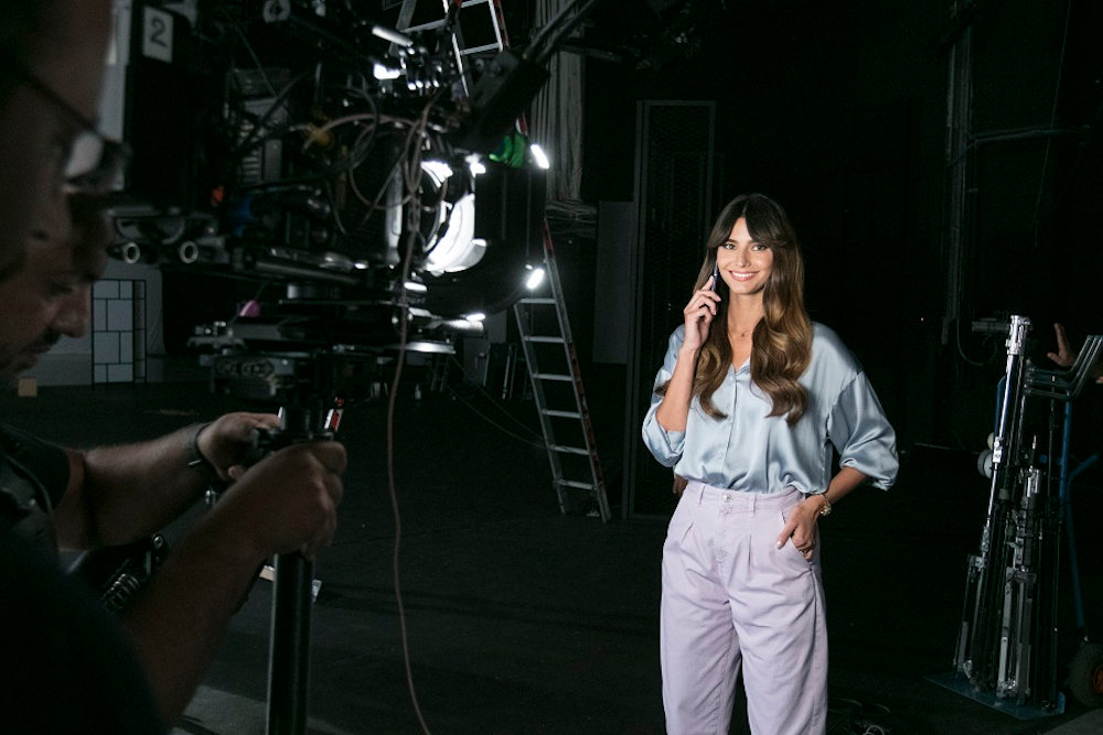 Backstage φωτογραφία από τα γυρίσματα του τρέιλερ της Ηλιάνας Παπαγεωργίου