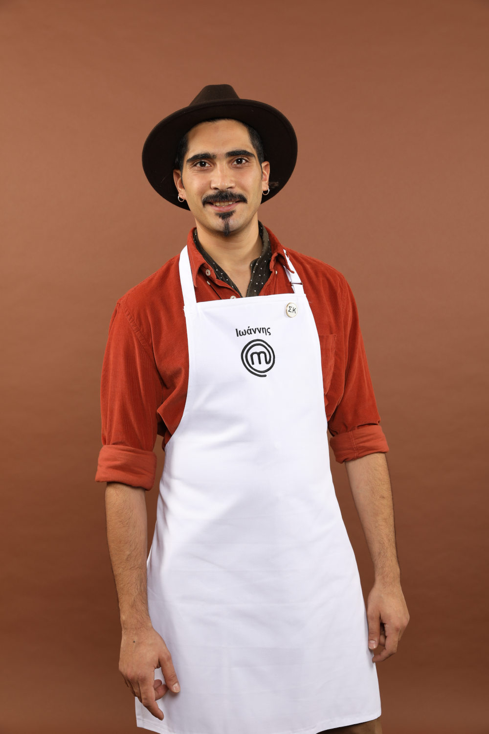 Ιωάννης Χαραλάμπους με ποδιά του MasterChef 4