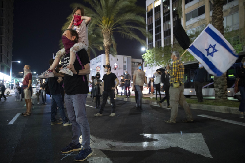 Aκόμα και γονείς με παιδιά συμμετείχαν στη διαδήλωση / Φωτογραφία: ΑΡ