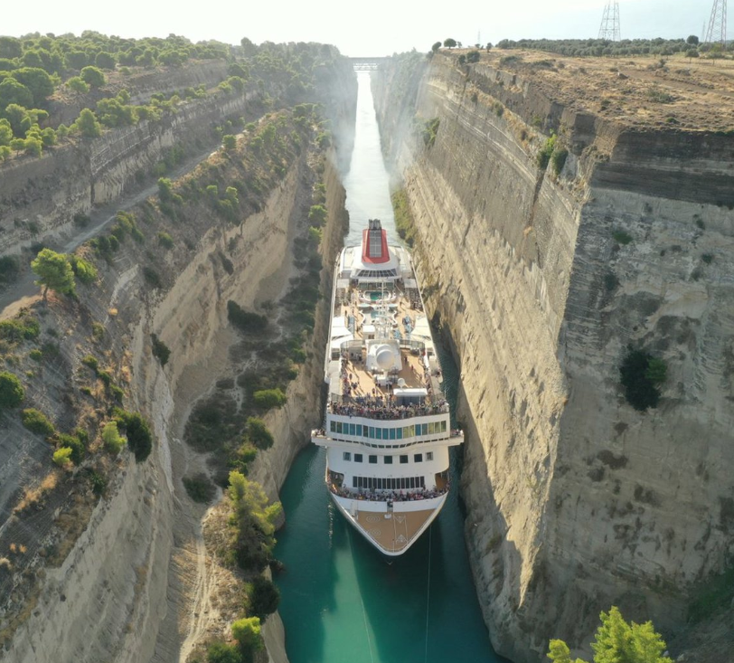 Εντυπωσιακό! Κρουαζιερόπλοιο σχεδόν 200 μέτρων περνά από τη ...