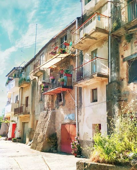 Παλιά σπίτια σε ιταλική πόλη