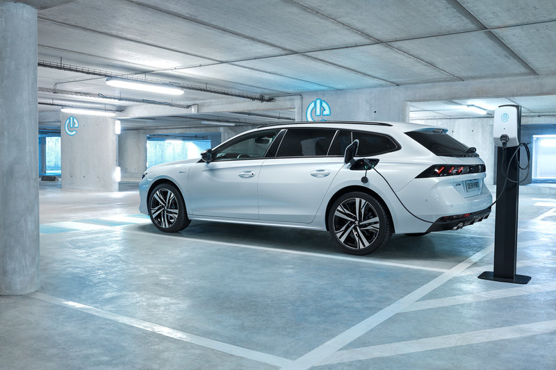 Το υβριδικό Peugeot 508