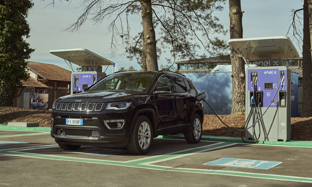 H Plug-in υβριδική γκάμα της Jeep με απόδοση έως 240 ίππους