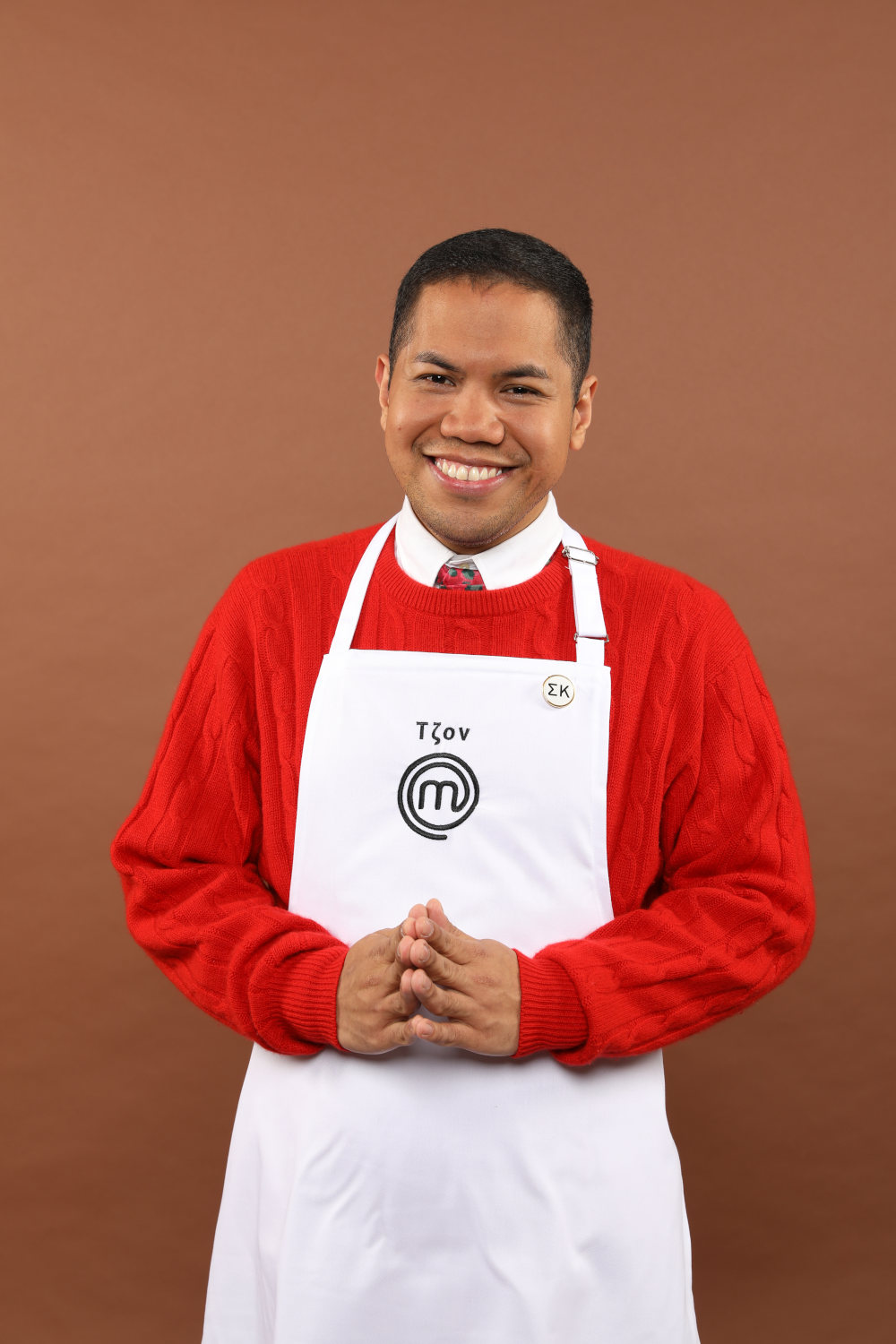 John Levi Reano με ποδιά του MasterChef 4