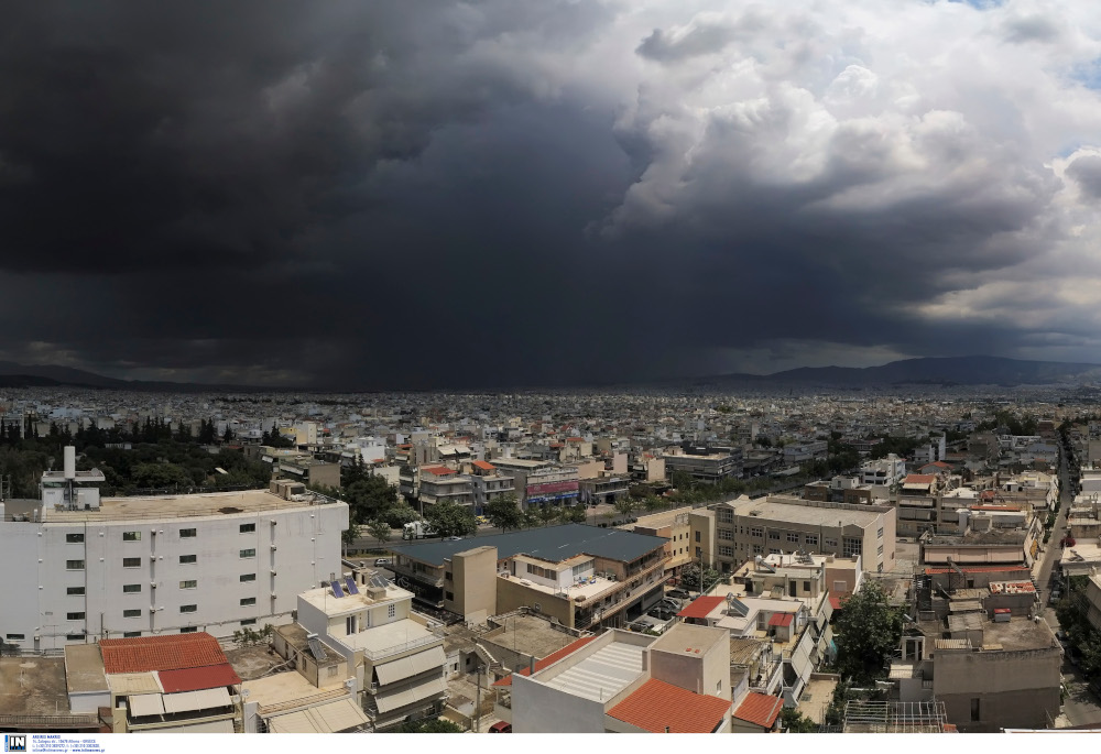Καταιγιδοφόρο νέφος, ύψους 10 χλμ., έπληξε την Αττική -Τι καιρό θα κάνει αύριο