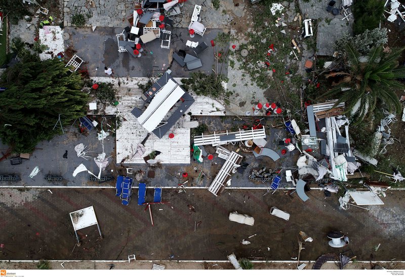 Σαν να πέρασε τυφώνας από τη Χαλκιδική