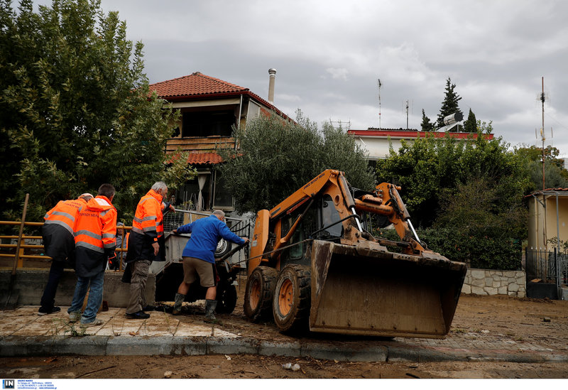 Μέχρι και μπουλντόζα επιστράτευσαν οι κάτοικοι