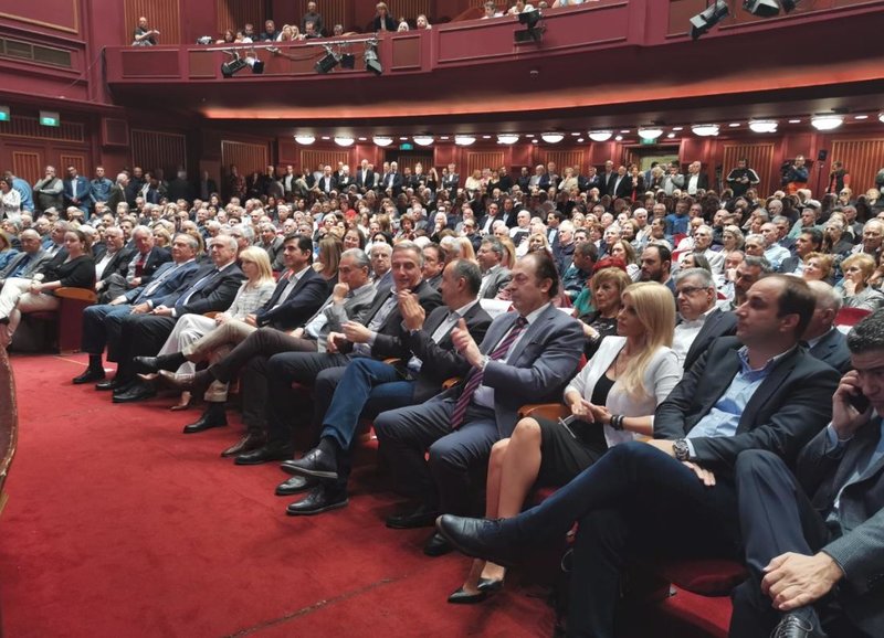 Εικόνα από την κατάμεστη αίθουσα
