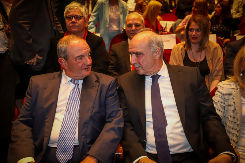 Μια ακόμη φωτογραφία των Μεϊμαράκη και Καραμανλή στην εκδήλωση