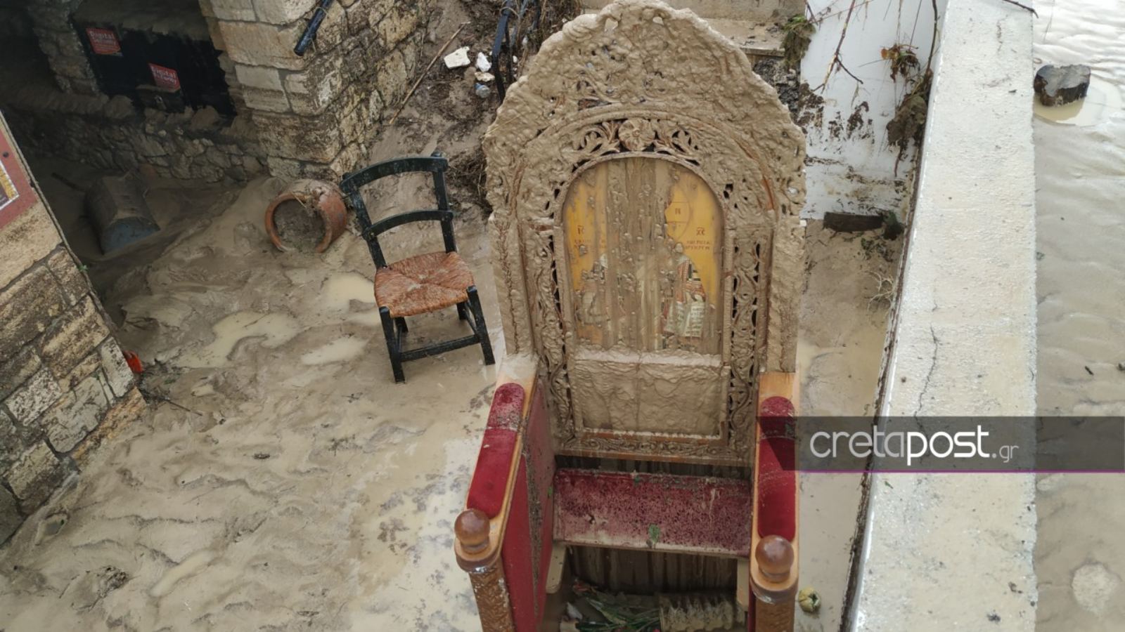 Λάσπες σε ξωκλήσι στο Καρτερό