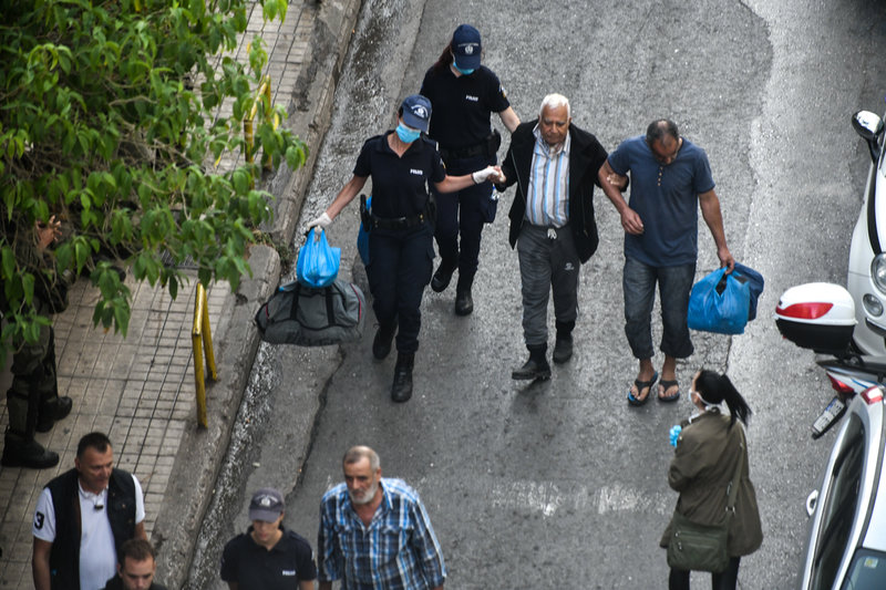 ÎÏÏÏ
νομικÏÏ Î²Î¿Î·Î¸Î¬ÎµÎ¹ Îναν ηλικιÏμÎνο αλλοδαÏÏ