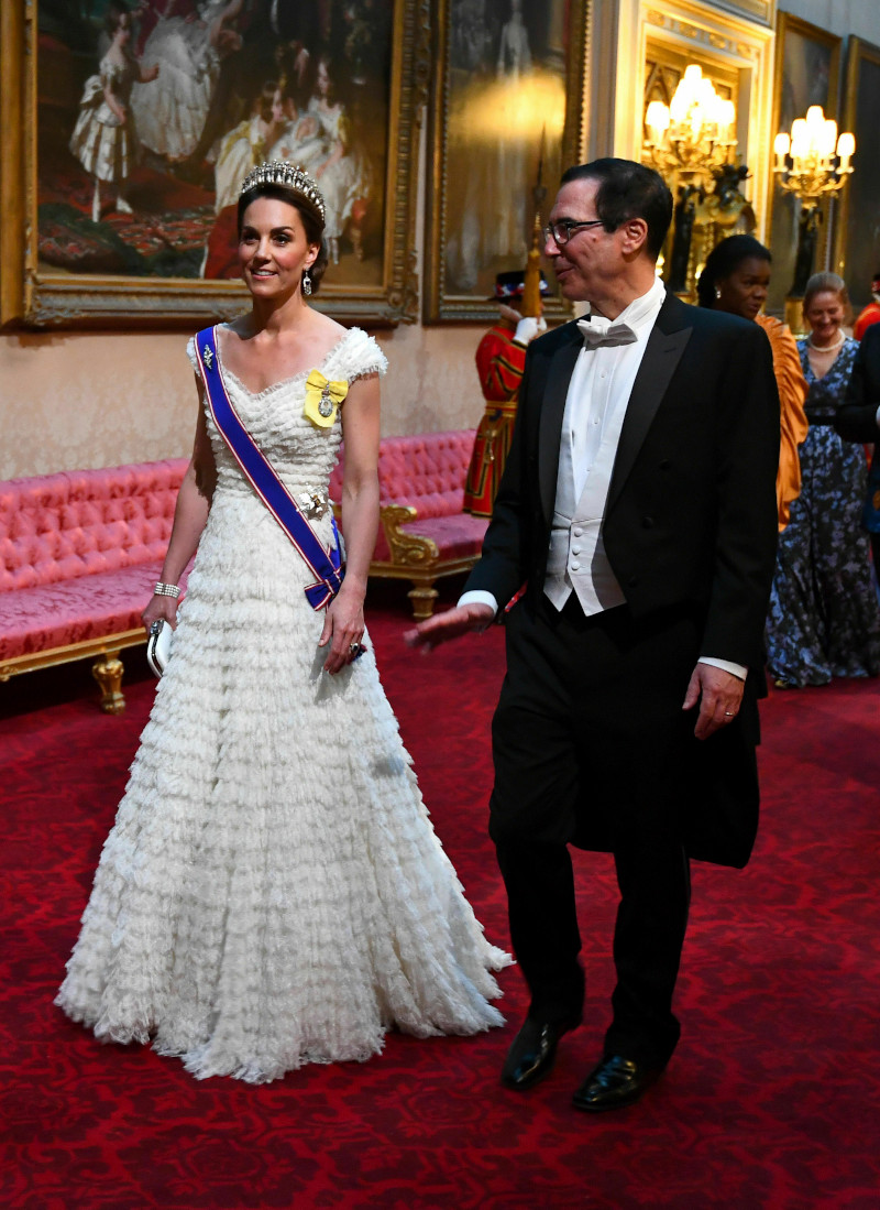 Η Κέιτ Μίντλετον αναμένεται να κάνει σήμερα κι αυτή μια βασιλική εμφάνιση - και μάλιστα φορώντας τιάρα - στην δεξίωση προς τιμή του διπλωματικού σώματος στο παλάτι του Μπάκιγχαμ/Φωτογραφία από την δεξίωση προς τιμή του Ντόναλντ Τραμπ το περασμένο καλοκαίρι