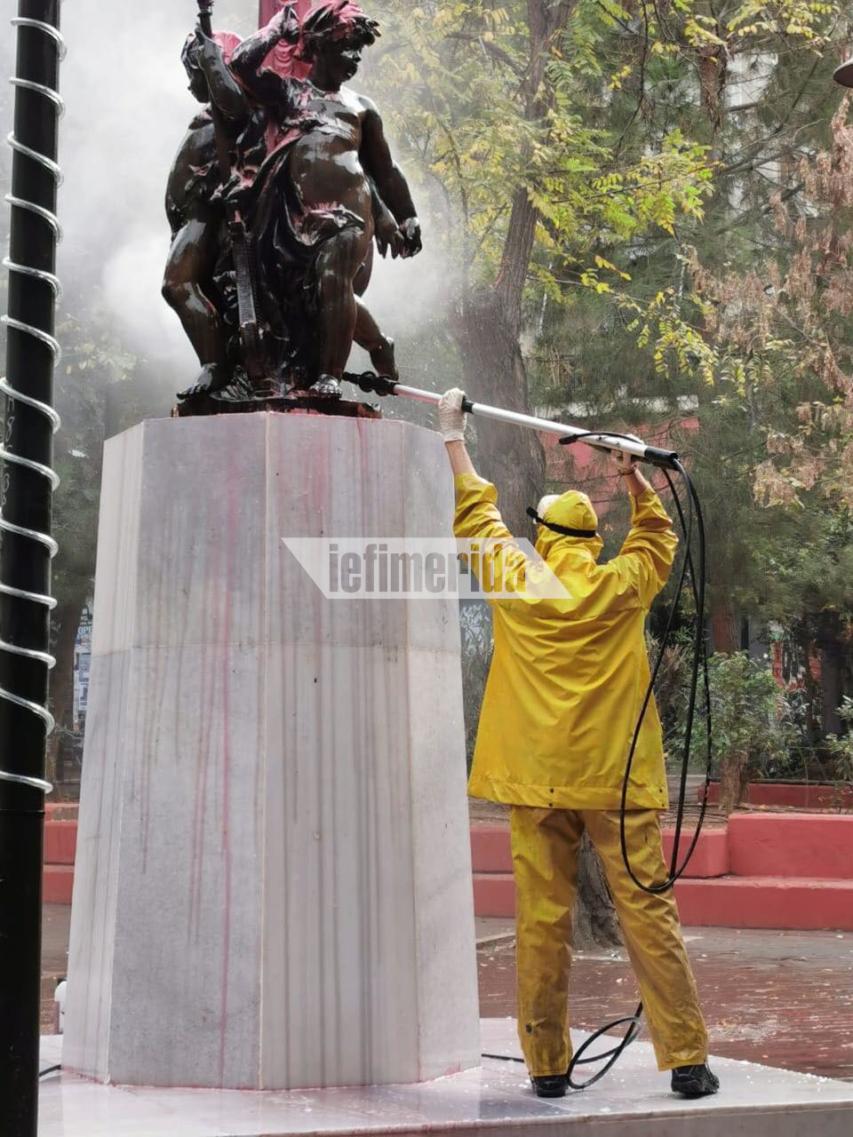 Συνεργείο καθαρισμού έσπευσε στο σημείο