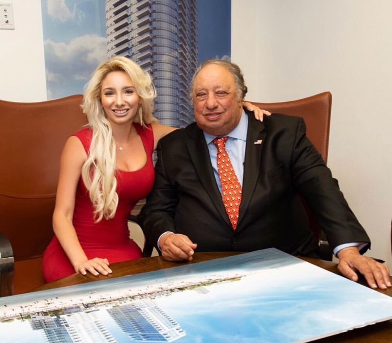 Με τον δισεκατομμυριούχο πατέρα της Τζων Κατσιματίδη