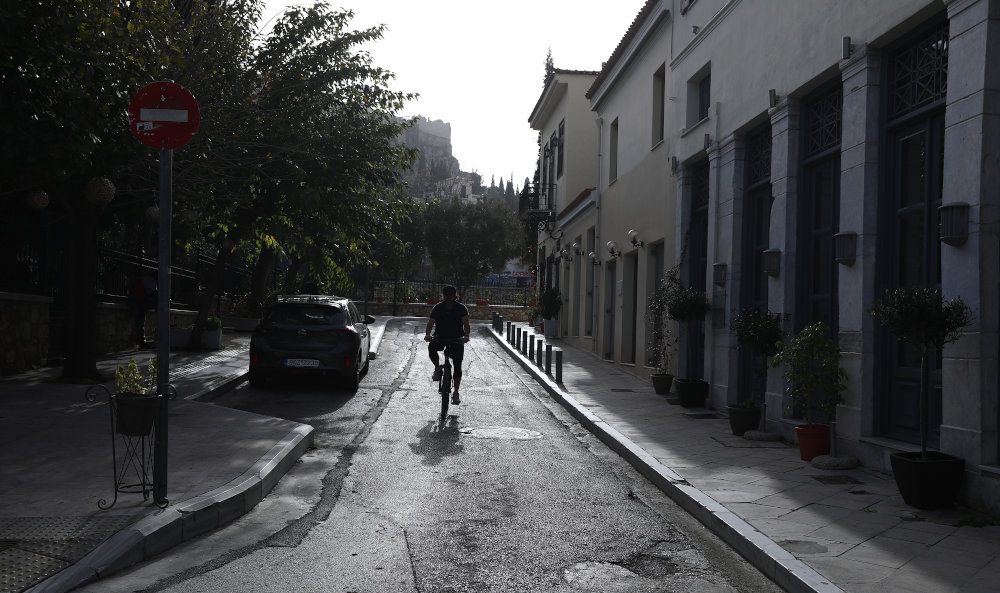 Ποδηλάτης στο κέντρο της Αθήνας το Σάββατο / Φωτογραφία: Intime