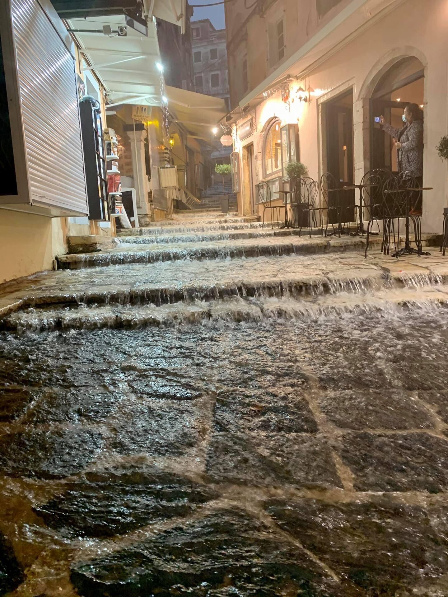«Ποτάμια» οι δρόμοι στην Κέρκυρα