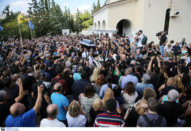 Το τελευταίο χειροκρότημα για τον Λαυρέντη Μαχαιρίτσα