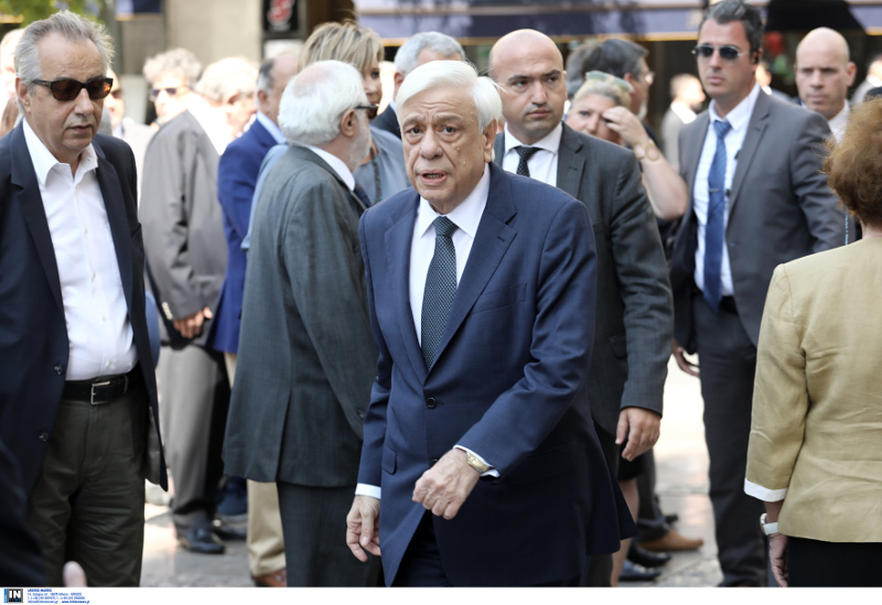 Ο Παυλόπουλος στην κηδεία του Αντώνη Λιβάνη