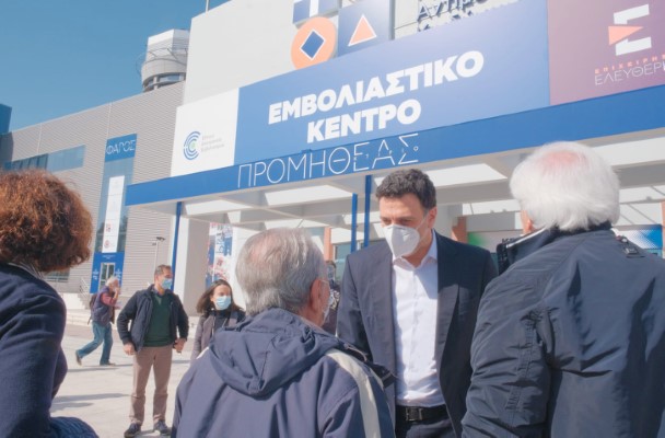 Ο Βασίλης Κικίλιας επισκέφθηκε το mega Εμβολιαστικό Κέντρο στο Μαρούσι 