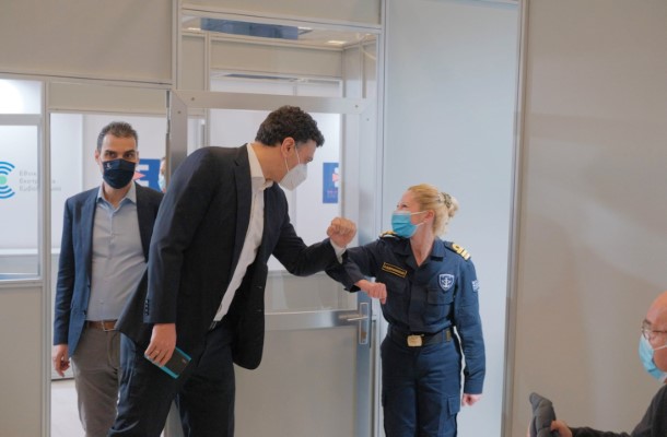 Ο Βασίλης Κικίλιας επισκέφθηκε το mega Εμβολιαστικό Κέντρο στο Μαρούσι -Φωτογραφία: Eurokinissi/ΥΠ. ΥΓΕΙΑΣ