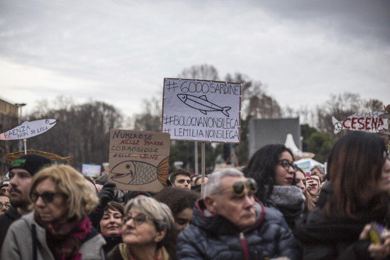 Χιλιάδες μέλη του «Κινήματος της Σαρδέλας»