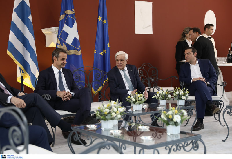 Μητσοτάκης, Παυλόπουλος, Τσίπρας στο κιόσκι του προεδρικού μεγάρου