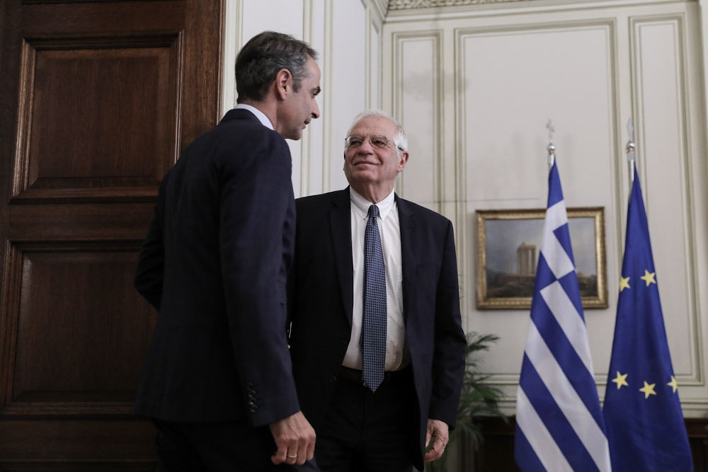  Ο Έλληνας πρωθυπουργός υποδέχτηκε τον Ζοζέπ Μπορέλ στο Μέγαρο Μαξίμου
