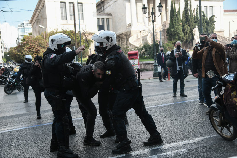 Φωτογραφίες ένταση επέτειος πολυτεχνείου 2020