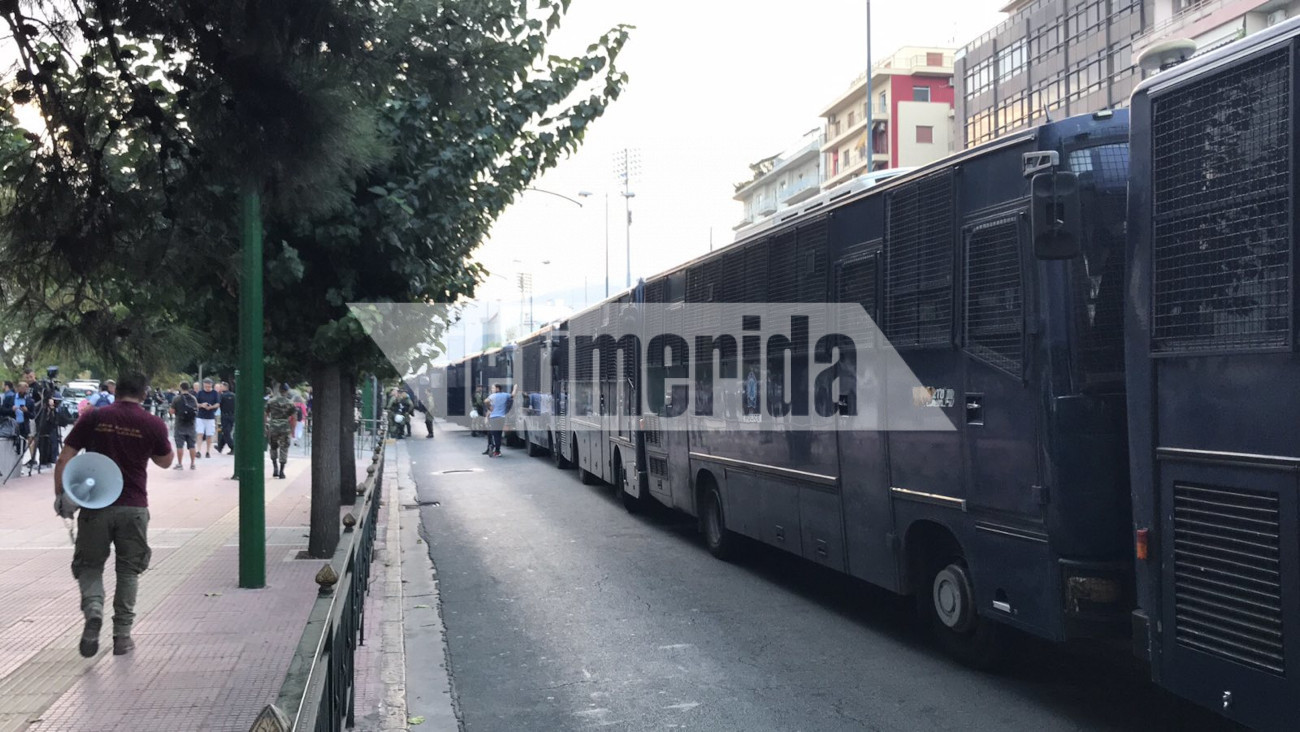 δίκη χρυσής Αυγής κλούβες ματ