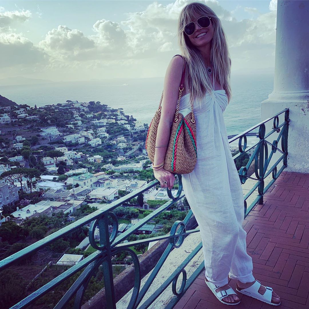Χάιντι Κλουμ με λευκή jumpsuit, πριν το γάμο