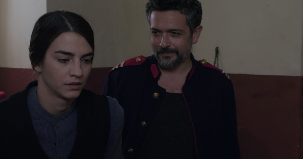 Η Ιφιγένεια και ο Αλή σε σκηνή της σειράς «Κόκκινο Ποτάμι»