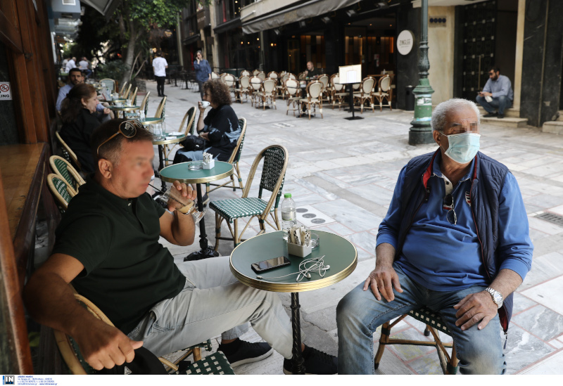 Στα καφέ με αποστάσεις και μέτρα προστασίας