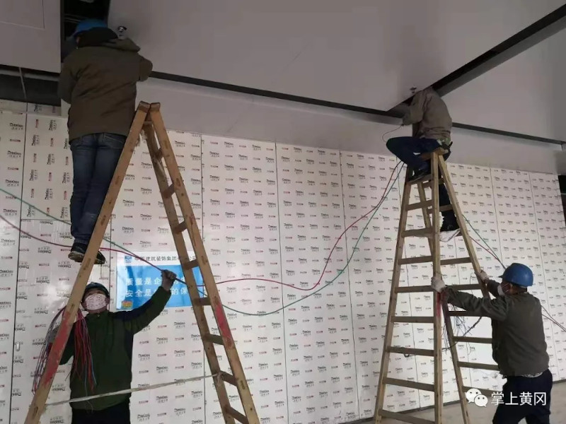 Περίπου 500 εργάτες δούλεψαν εντατικά για την έγκαιρη παράδοση του νέου νοσοκομείου για τον κοροναϊό