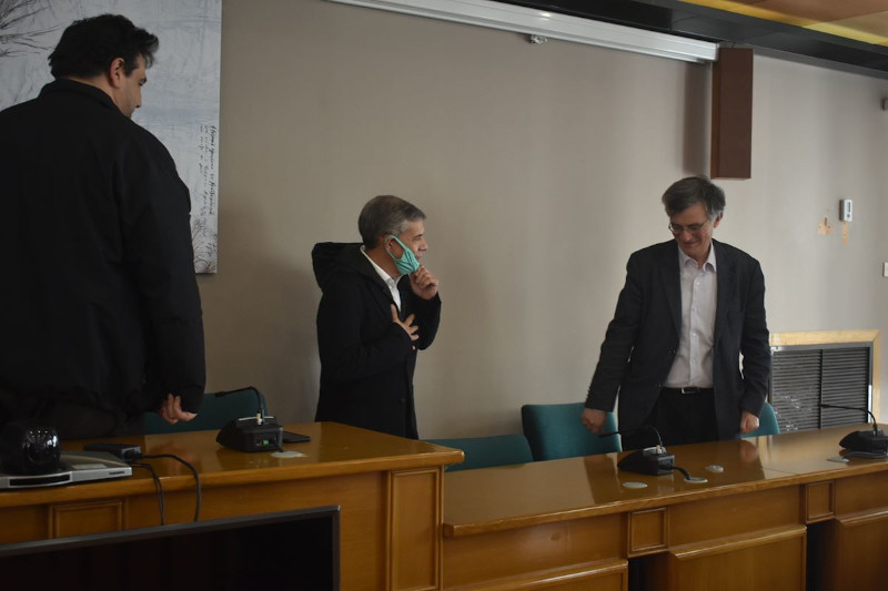 κορωνοϊός Λάρισα Ρομά Τσιόδρας Χαρδαλιάς