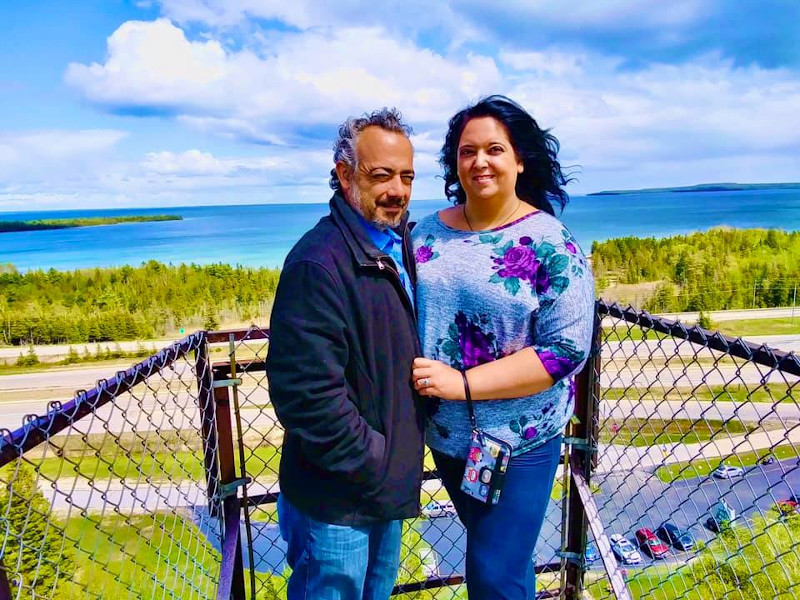 Ο κοσμηματοπώλης Τζόνι Πέρι με την αρραβωνιαστικιά του αποφάσισαν να ξεκινήσουν ένα κυνήγι θησαυρού στο Μίσιγκαν 