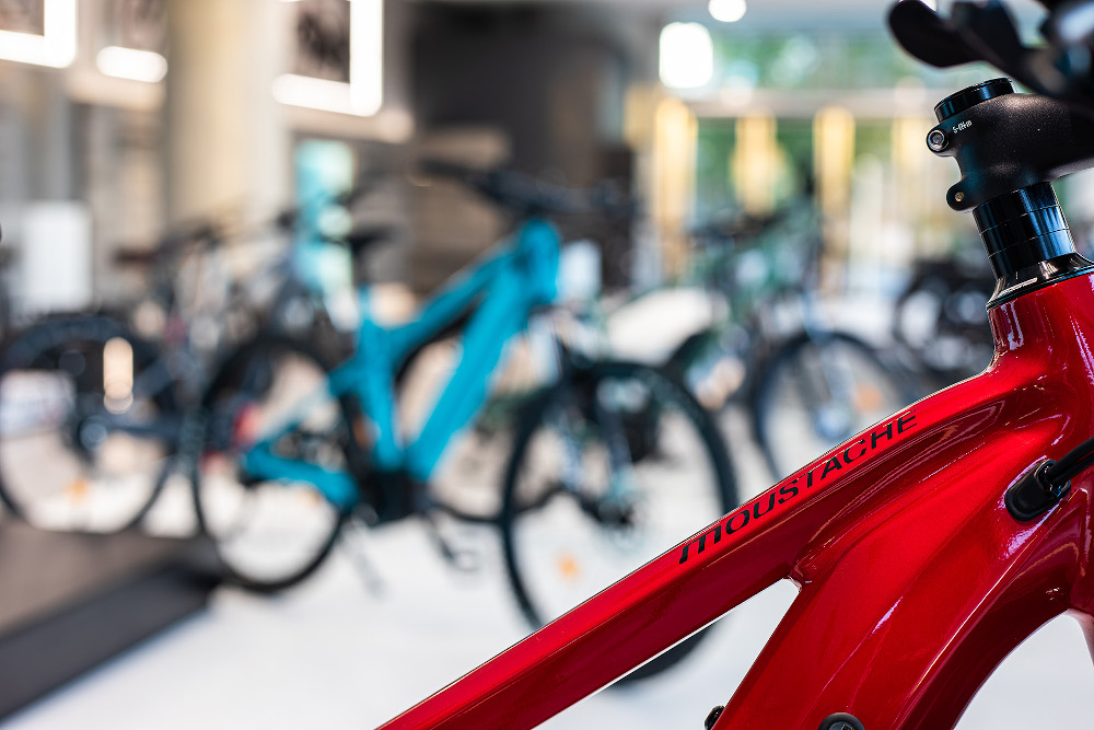 Tο πρώτο experience store με e-Bikes της Kosmoride