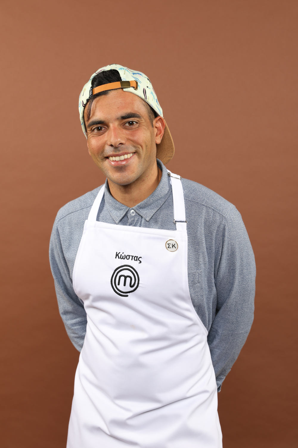 Ο Κώστας Νταλιάνης με ποδιά του MasterChef 4