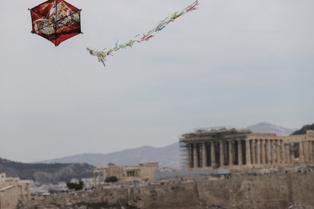 Χαρταετός με φόντο τον Παρθενώνα από τον λόγο του Φιλοπάππου